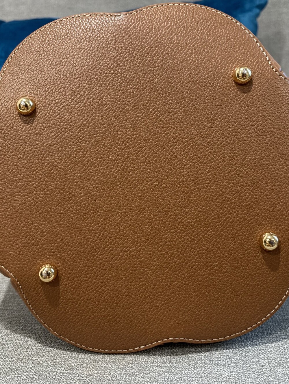 Polène Numéro Huit Tan Pebbled Leather Bucket Handbag/shoulder bag/ crossbody - Picture 8 of 13